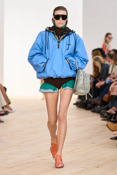 Look 25